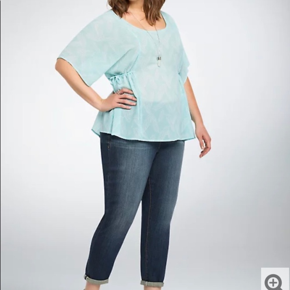 Torrid NWT size 5 beautiful top